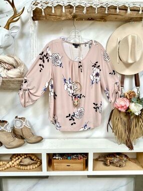 Blush floral boho blouse w shabby chic resort vacay vibe
